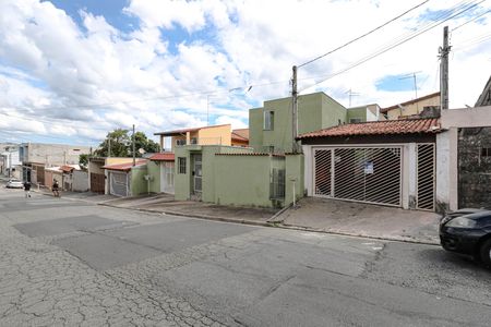 Fachada de casa para alugar com 2 quartos, 157m² em Jardim Cecília, Mogi das Cruzes