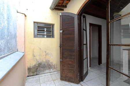 Casa para alugar com 157m², 2 quartos e 1 vaga Casa para alugar com 157m², 2 quartos e 1 vagaVaranda