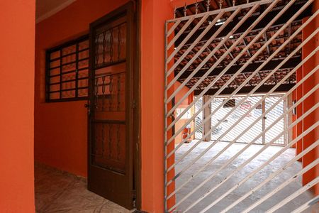 Entrada de casa para alugar com 2 quartos, 157m² em Jardim Cecília, Mogi das Cruzes