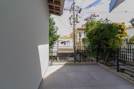 Casa à venda com 136m², 4 quartos e 2 vagas Casa à venda com 136m², 4 quartos e 2 vagasVaranda Quarto 2