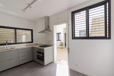 Casa à venda com 136m², 4 quartos e 2 vagas Casa à venda com 136m², 4 quartos e 2 vagasCozinha