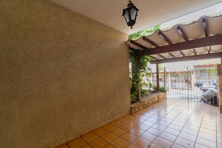 Casa à venda com 136m², 4 quartos e 2 vagas Casa à venda com 136m², 4 quartos e 2 vagasGaragem