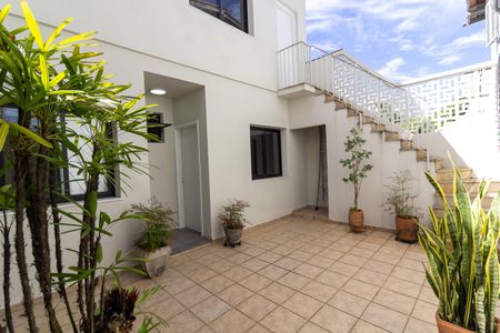 Casa à venda com 136m², 4 quartos e 2 vagas Casa à venda com 136m², 4 quartos e 2 vagasQuintal