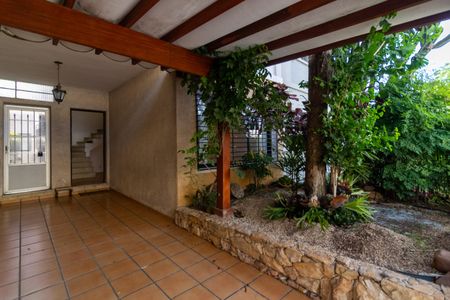 Casa à venda com 136m², 4 quartos e 2 vagas Casa à venda com 136m², 4 quartos e 2 vagasGaragem