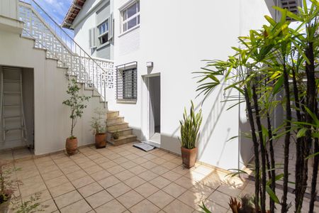 Casa à venda com 136m², 4 quartos e 2 vagas Casa à venda com 136m², 4 quartos e 2 vagasQuintal