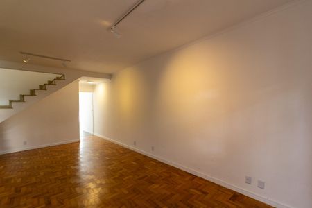 Casa à venda com 136m², 4 quartos e 2 vagas Casa à venda com 136m², 4 quartos e 2 vagasSala