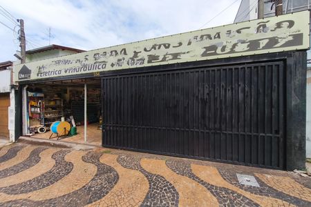 Casa à venda com 250m², 3 quartos e 2 vagasFachada 