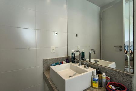 Apartamento à venda com 82m², 2 quartos e 2 vagasBanheiro da Suíte 2