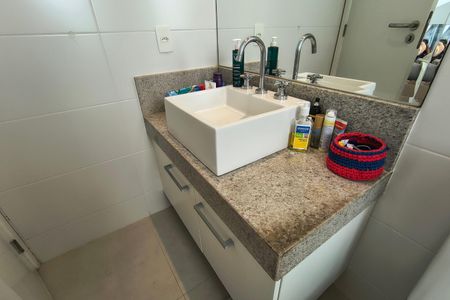 Apartamento à venda com 82m², 2 quartos e 2 vagasBanheiro da Suíte 2