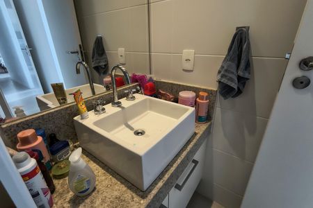 Apartamento à venda com 82m², 2 quartos e 2 vagasBanheiro da Suíte 1