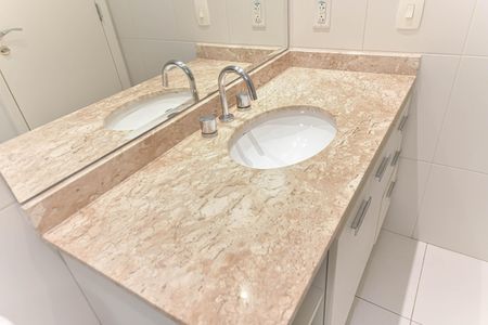 Apartamento à venda com 136m², 3 quartos e 2 vagasBanheiro da Suíte 1