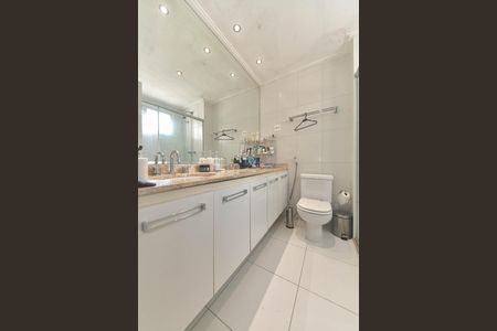 Apartamento à venda com 136m², 3 quartos e 2 vagasBanheiro da Suíte 3