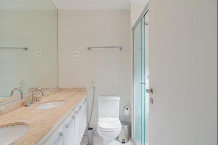 Apartamento à venda com 136m², 3 quartos e 2 vagasBanheiro da Suíte 1