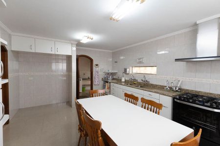 Casa à venda com 280m², 4 quartos e 8 vagasCozinha - Armários