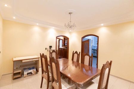 Casa à venda com 280m², 4 quartos e 8 vagasSala de Jantar