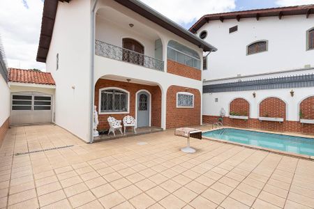 Casa à venda com 280m², 4 quartos e 8 vagasÁrea comum - Piscina / Garagem