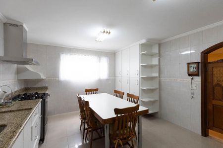 Casa à venda com 280m², 4 quartos e 8 vagasCozinha - Armários