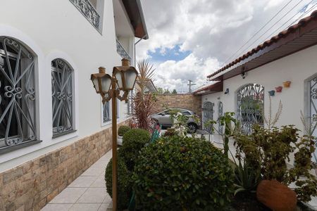 Casa à venda com 280m², 4 quartos e 8 vagasGaragem / Jardim