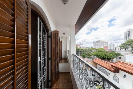 Casa à venda com 280m², 4 quartos e 8 vagasVaranda 