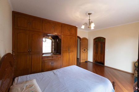 Casa à venda com 280m², 4 quartos e 8 vagasSuite 