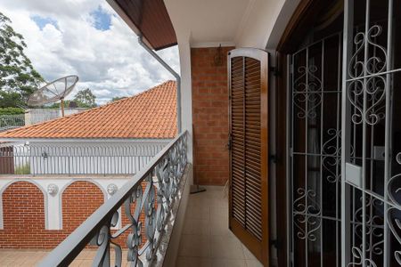 Casa à venda com 280m², 4 quartos e 8 vagasVaranda 