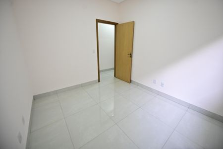 Casa à venda com 180m², 3 quartos e 3 vagas Casa à venda com 180m², 3 quartos e 3 vagasQuarto 2