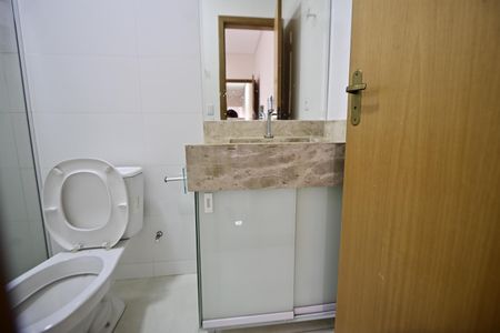 Casa à venda com 180m², 3 quartos e 3 vagas Casa à venda com 180m², 3 quartos e 3 vagasBanheiro da Suíte 1
