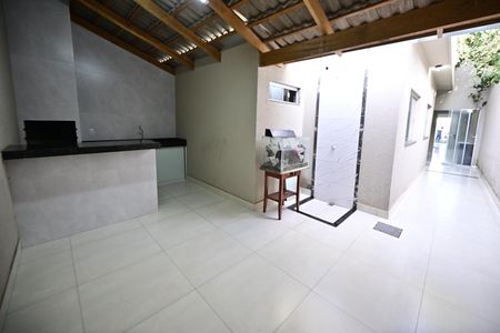 Casa à venda com 180m², 3 quartos e 3 vagas Casa à venda com 180m², 3 quartos e 3 vagasÁrea comum