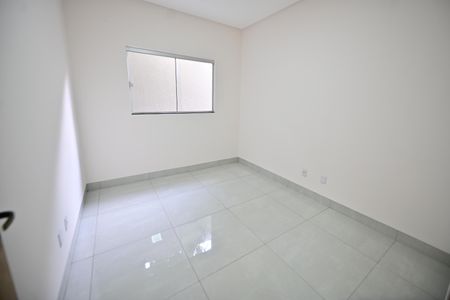 Casa à venda com 180m², 3 quartos e 3 vagas Casa à venda com 180m², 3 quartos e 3 vagasQuarto 2