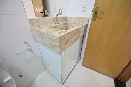 Banheiro da Suíte 1 de casa à venda com 3 quartos, 180m² em Setor Três Marias, Goiânia
