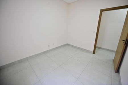 Casa à venda com 180m², 3 quartos e 3 vagas Casa à venda com 180m², 3 quartos e 3 vagasQuarto 2
