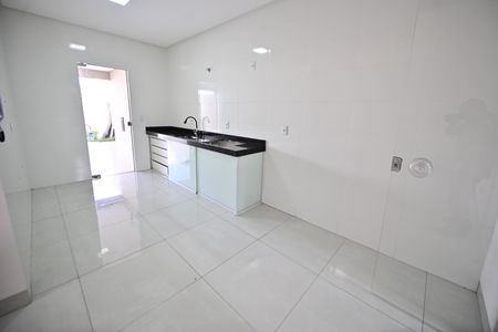 Casa à venda com 180m², 3 quartos e 3 vagas Casa à venda com 180m², 3 quartos e 3 vagasCozinha