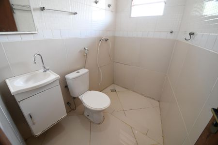 Banheiro de kitnet/studio para alugar com 1 quarto, 45m² em Cidade Universitária, Campinas