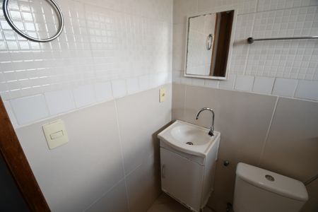 Banheiro de kitnet/studio para alugar com 1 quarto, 45m² em Cidade Universitária, Campinas