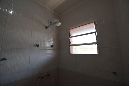 Banheiro de kitnet/studio para alugar com 1 quarto, 45m² em Cidade Universitária, Campinas