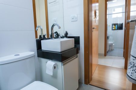 Apartamento à venda com 168m², 3 quartos e 2 vagas Apartamento à venda com 168m², 3 quartos e 2 vagasBanheiro suite