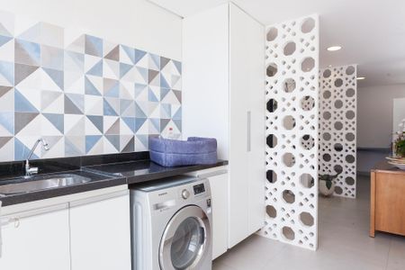 Apartamento à venda com 168m², 3 quartos e 2 vagas Apartamento à venda com 168m², 3 quartos e 2 vagasÁrea de Serviço