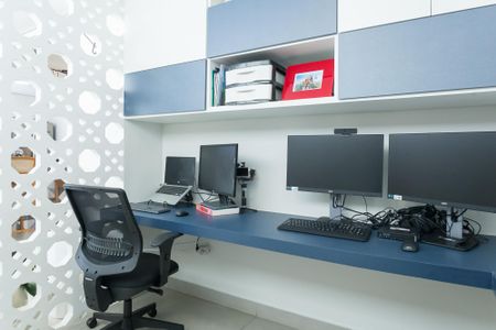 Apartamento à venda com 168m², 3 quartos e 2 vagas Apartamento à venda com 168m², 3 quartos e 2 vagasEscritório