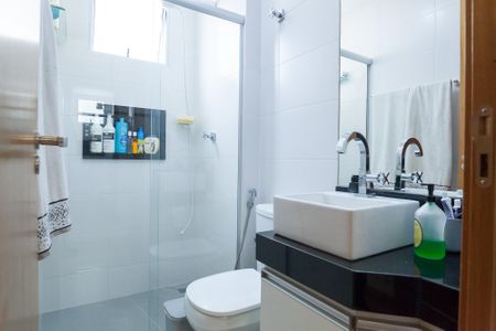 Apartamento à venda com 168m², 3 quartos e 2 vagas Apartamento à venda com 168m², 3 quartos e 2 vagasBanheiro suite