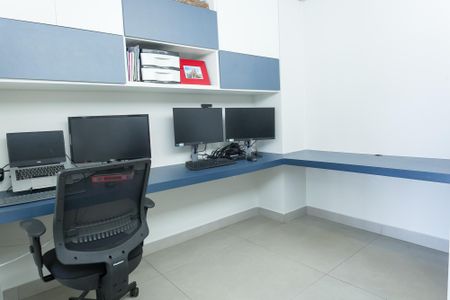 Apartamento à venda com 168m², 3 quartos e 2 vagas Apartamento à venda com 168m², 3 quartos e 2 vagasEscritório