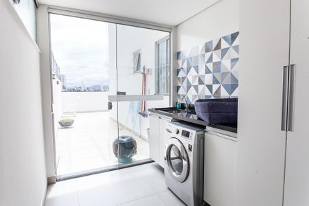 Apartamento à venda com 168m², 3 quartos e 2 vagas Apartamento à venda com 168m², 3 quartos e 2 vagasÁrea de Serviço