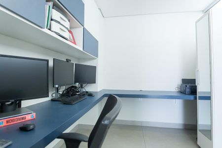 Apartamento à venda com 168m², 3 quartos e 2 vagas Apartamento à venda com 168m², 3 quartos e 2 vagasEscritório