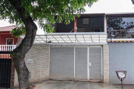 Casa à venda com 196m², 3 quartos e 2 vagas Casa à venda com 196m², 3 quartos e 2 vagasFachada