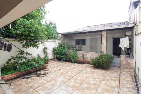 Casa à venda com 196m², 3 quartos e 2 vagas Casa à venda com 196m², 3 quartos e 2 vagasQuintal