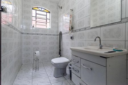 Casa à venda com 196m², 3 quartos e 2 vagas Casa à venda com 196m², 3 quartos e 2 vagasBanheiro social 2