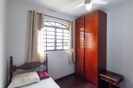 Casa à venda com 196m², 3 quartos e 2 vagas Casa à venda com 196m², 3 quartos e 2 vagasQuarto 2