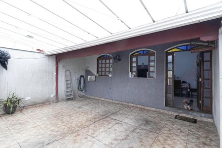 Casa à venda com 196m², 3 quartos e 2 vagas Casa à venda com 196m², 3 quartos e 2 vagasFachada