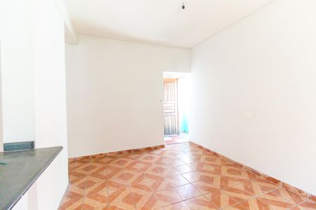 Casa para alugar com 45m², 2 quartos e sem vaga Casa para alugar com 45m², 2 quartos e sem vagaSala