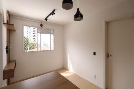 Sala de apartamento para alugar com 2 quartos, 34m² em Chácara Seis de Outubro, São Paulo