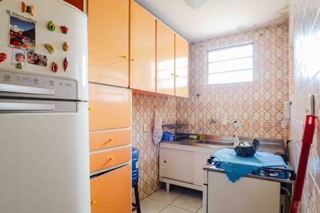 Cozinha de casa para alugar com 2 quartos, 70m² em Vila Dalva, São Paulo